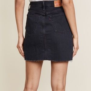 Levi’s black denim skirt size 25